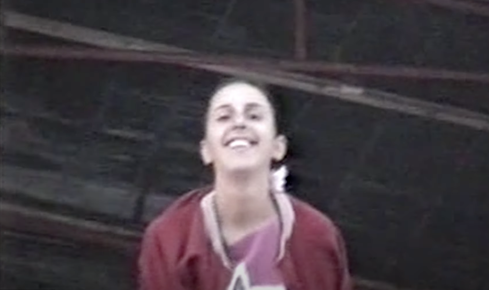 Джамала растрогала сеть архивными кадрами из Крыма: как выглядела певица в юности